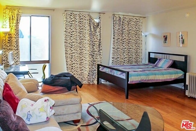 Building Photo - 800 W 1st St