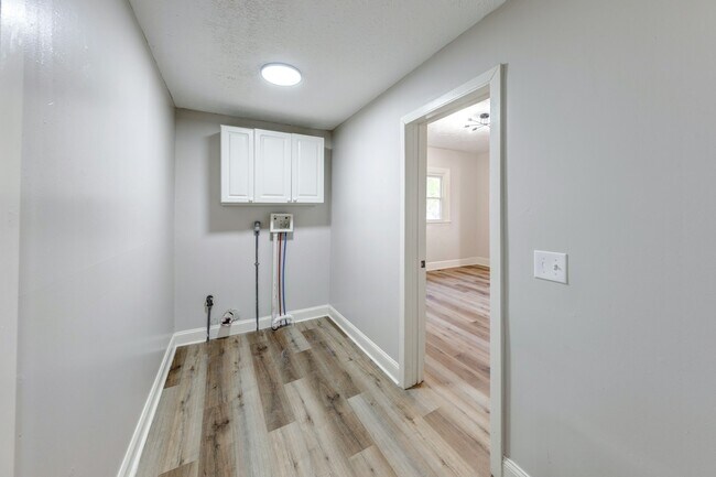 Building Photo - 1138 W 33rd St