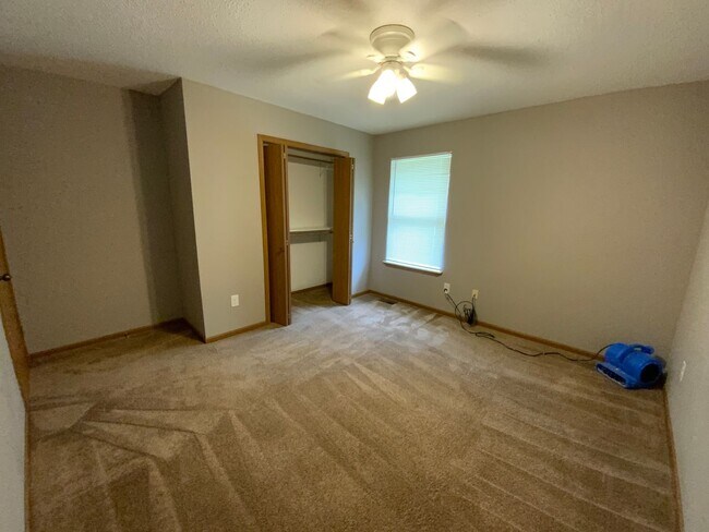 Building Photo - 3566-3568 Prescott Dr