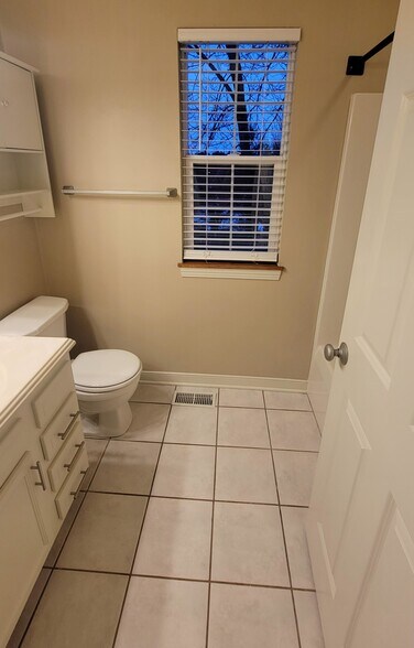 Building Photo - 2158 Kenyon St. N.E.