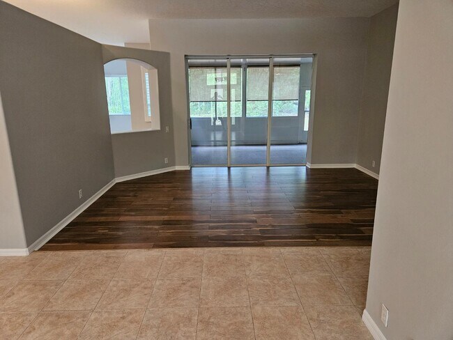 Building Photo - 5 Asparagus Ct