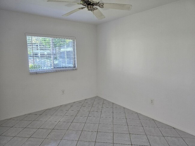 Building Photo - 1609 SW 51st St
