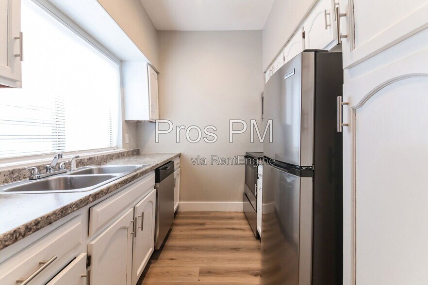 Building Photo - 14140 Haymeadow Dr