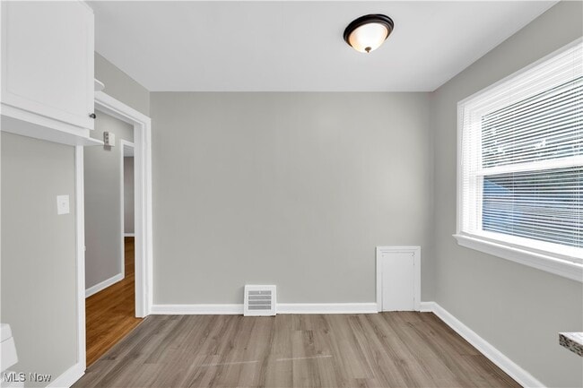Building Photo - 25730 Shoreview Ave