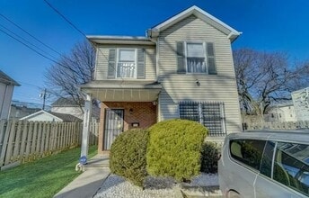 Building Photo - 453 S 17th St