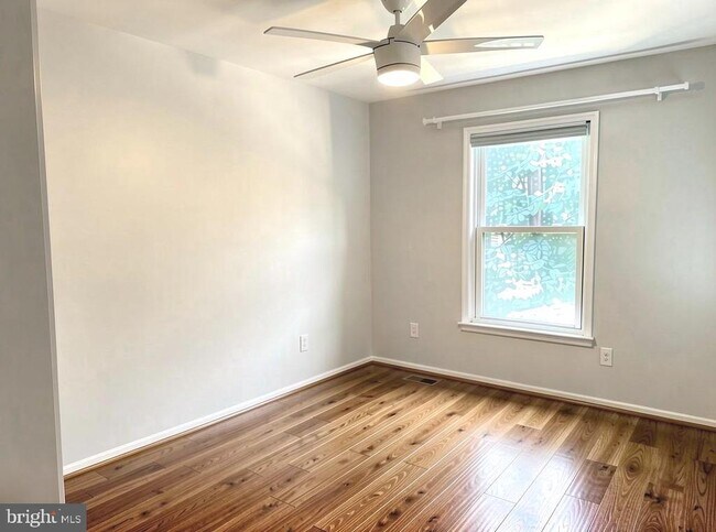 Building Photo - 6223 Rathlin Dr