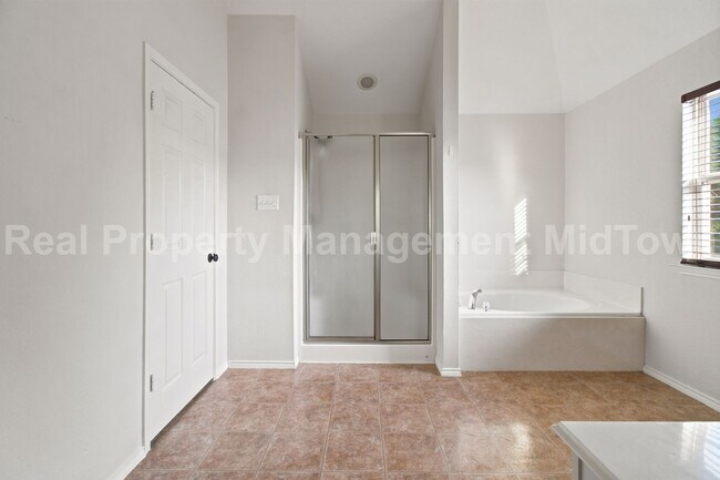 Building Photo - 12620 Summerwood Dr