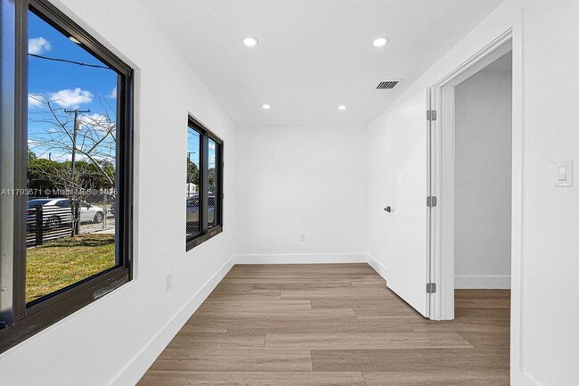 Building Photo - 3040 NW 13th Ave