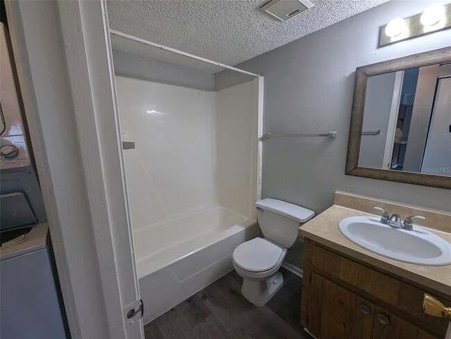 Building Photo - 228 Thorntree Pl