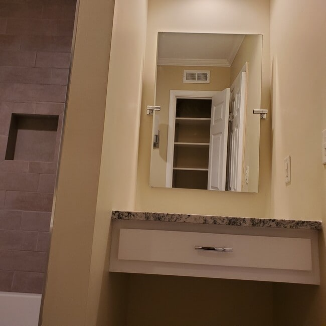 Building Photo - 303 Pleasant Dr