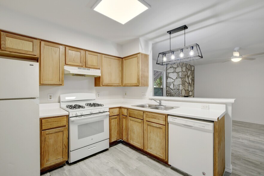 Building Photo - 809 Bracewood Cir