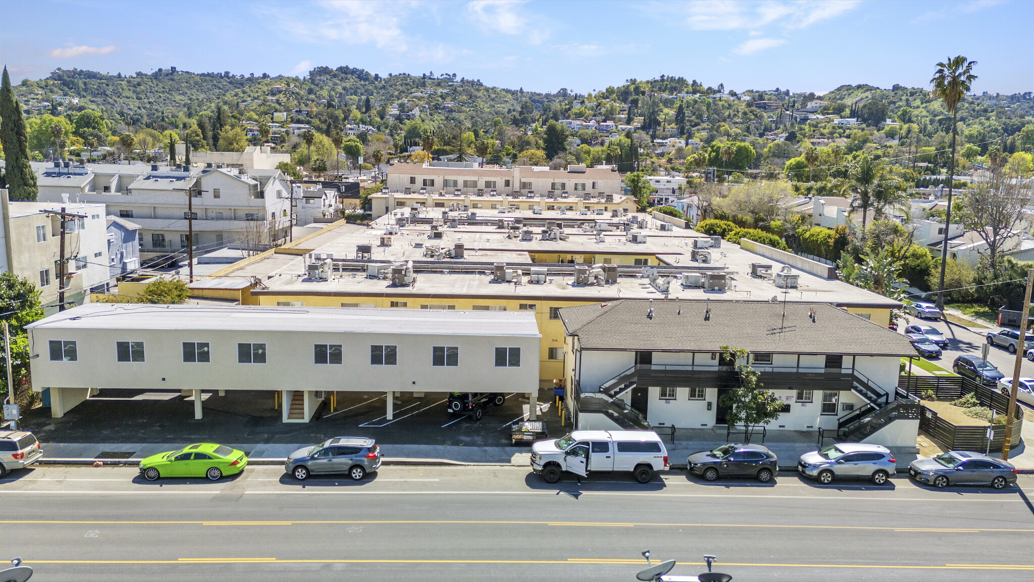 Building Photo - 13804 Moorpark St
