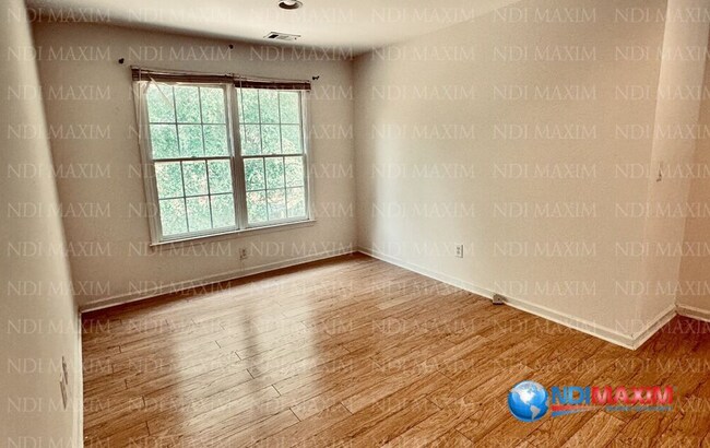 Building Photo - Nice house overlooking pool and playground in Duluth