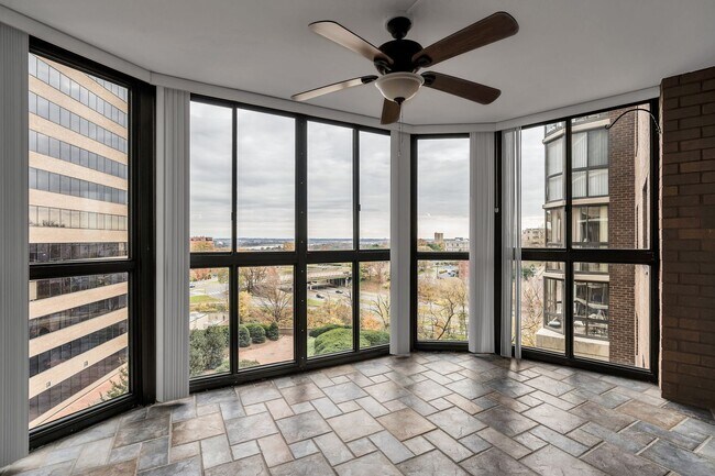 Building Photo - Luxurious 1 Bed 1 Bath Condo In Vibrant Belvedere