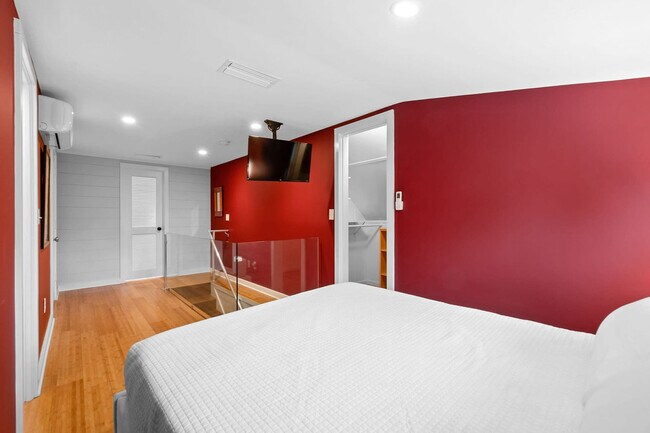 Building Photo - 17 Old Mission Ave