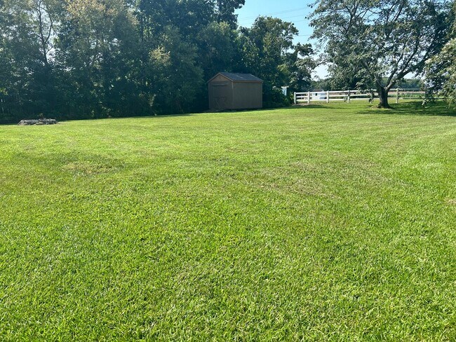 Building Photo - 100 W Heron Ct