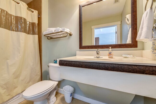 Building Photo - 15100 Front Beach Rd