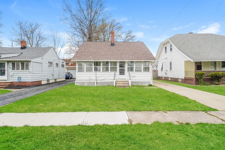 Primary Photo - 19431 Tyronne Ave