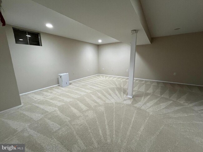 Building Photo - 15705 Anamosa Dr
