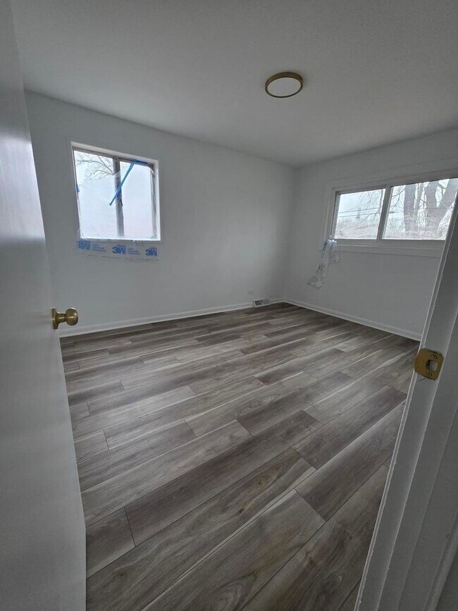 Building Photo - 14716 Dorchester Ave