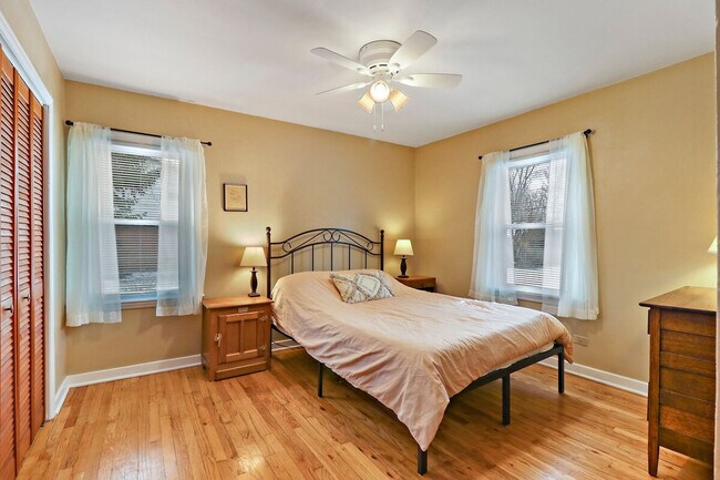 Building Photo - 3964 Grandview Ave