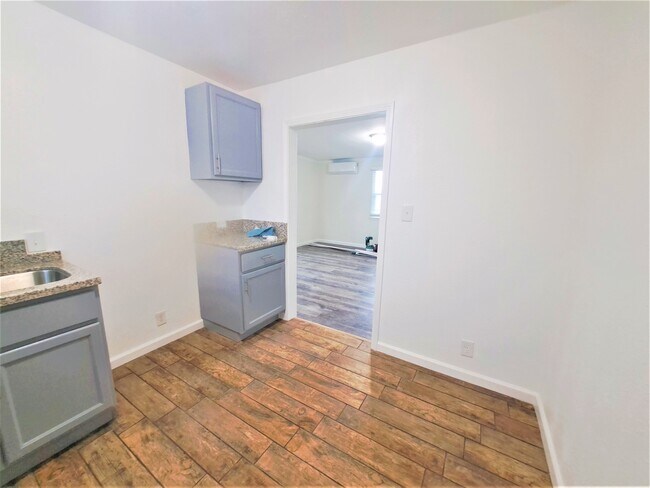 Building Photo - 1309 N La Brea Ave