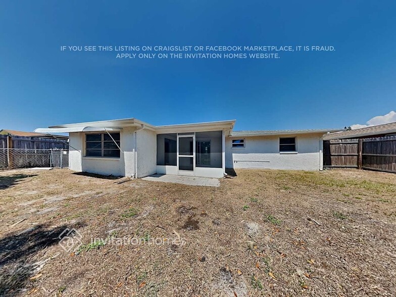 Building Photo - 3402 Eisenhower Dr