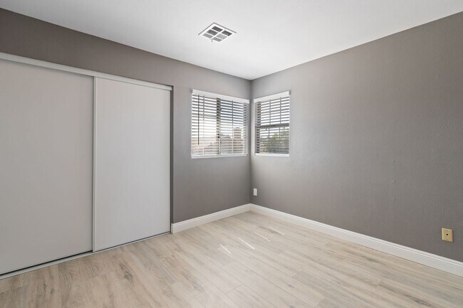 Building Photo - 43865 Carefree Ct