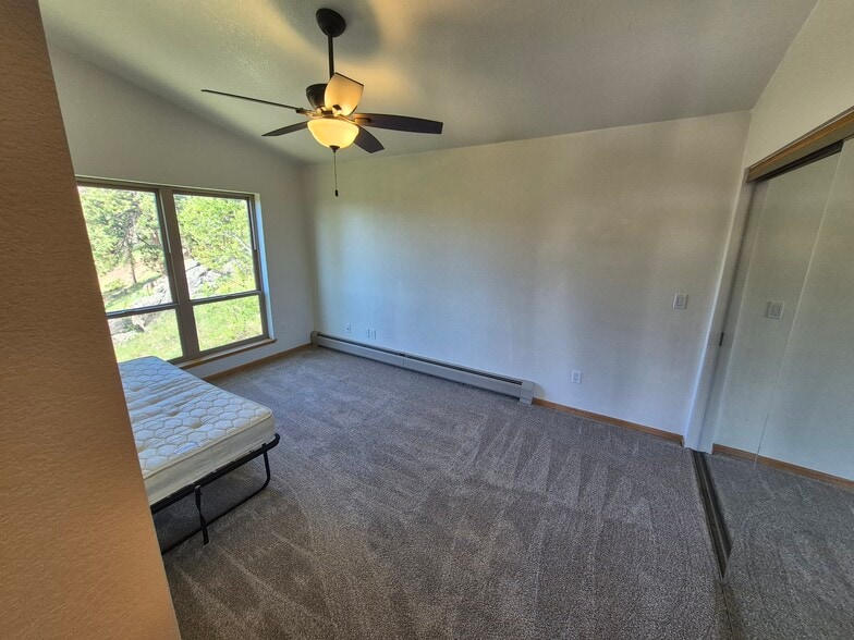 Building Photo - 1096 Aspen Dr