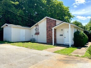 Building Photo - Partial Utilities Included • 2 Bed/ 1 Bath...