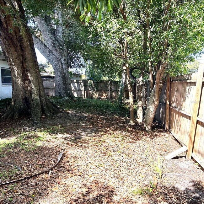 Building Photo - 2152 Greenbriar Blvd