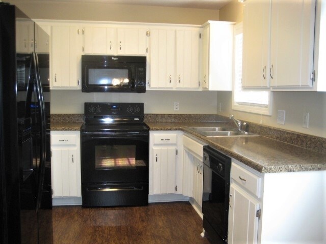 Building Photo - 1431 Tuffnell Dr