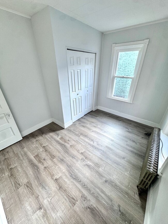 Building Photo - FIVE BEDROOM Home