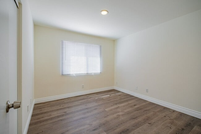 Building Photo - 1514 Regents St