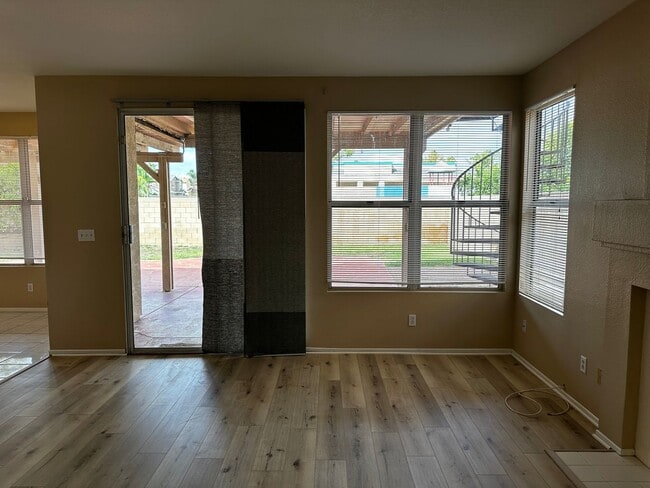 Building Photo - Beautiful Orangecrest Rental – Move-In Ready!