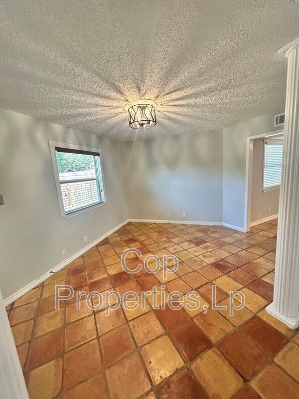 Building Photo - 8573 Echo Creek Ln