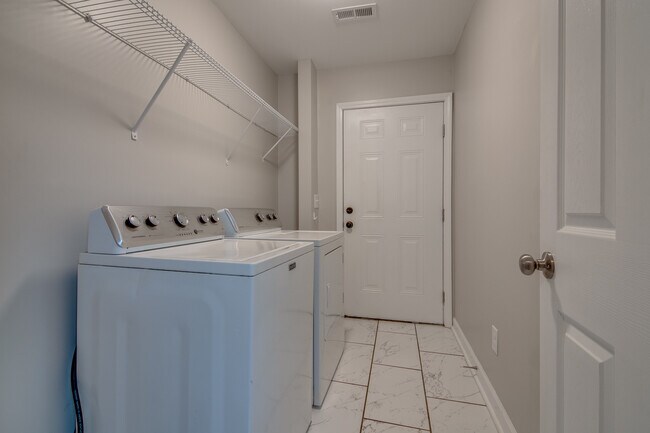 Building Photo - 517 Walnut St