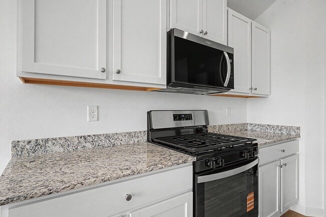 Building Photo - Brand new home waiting for you!