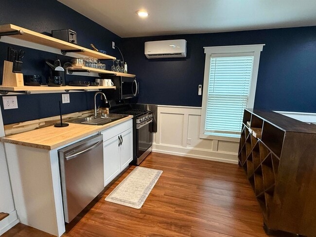 Building Photo - 328 Franklin St