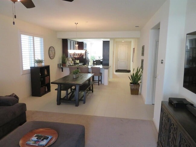 Building Photo - BRIGHT AND CLEAN 3 BED, 2 BATH, 1 STORY HOME IN ELK GROVE