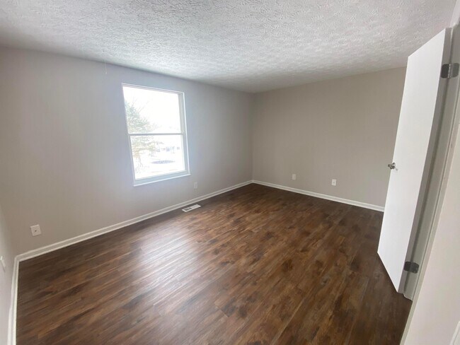 Building Photo - 5970 Almina Dr
