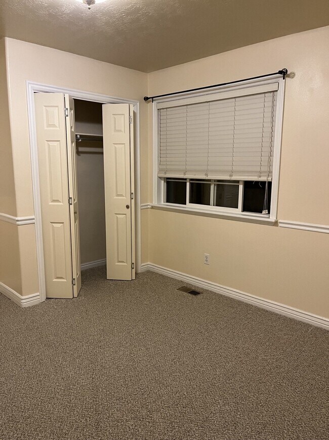 Building Photo - 1517 Falcon Ln