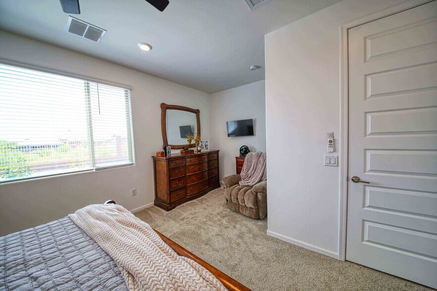 Building Photo - 7856 S Bonanza Park Dr