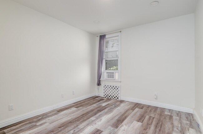 Building Photo - 232 Pearsall Ave