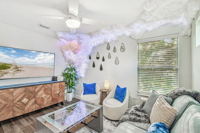 Building Photo - 109 W Hollywood St