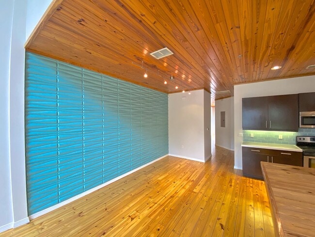 Building Photo - Stunning and Unique Luxury Town Home for Rent in the heart of sought after SODO!