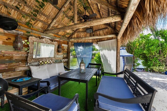 Building Photo - 7975 Biscayne Point Cir