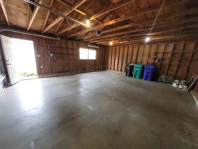 Building Photo - Beautiful 3 bdrm Home w/ a remodeled kitchen, stainless appliances, deck, yard and more!!!