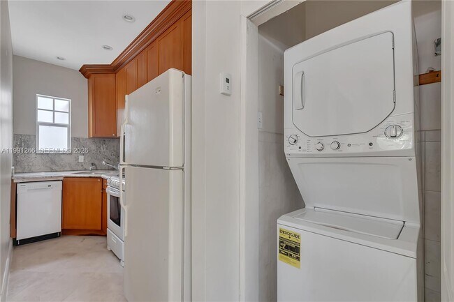 Building Photo - 814 Lenox Ave.