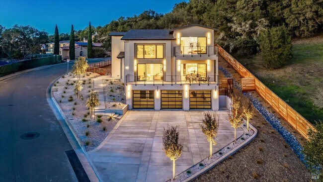 Building Photo - 1580 Clear Ridge Dr